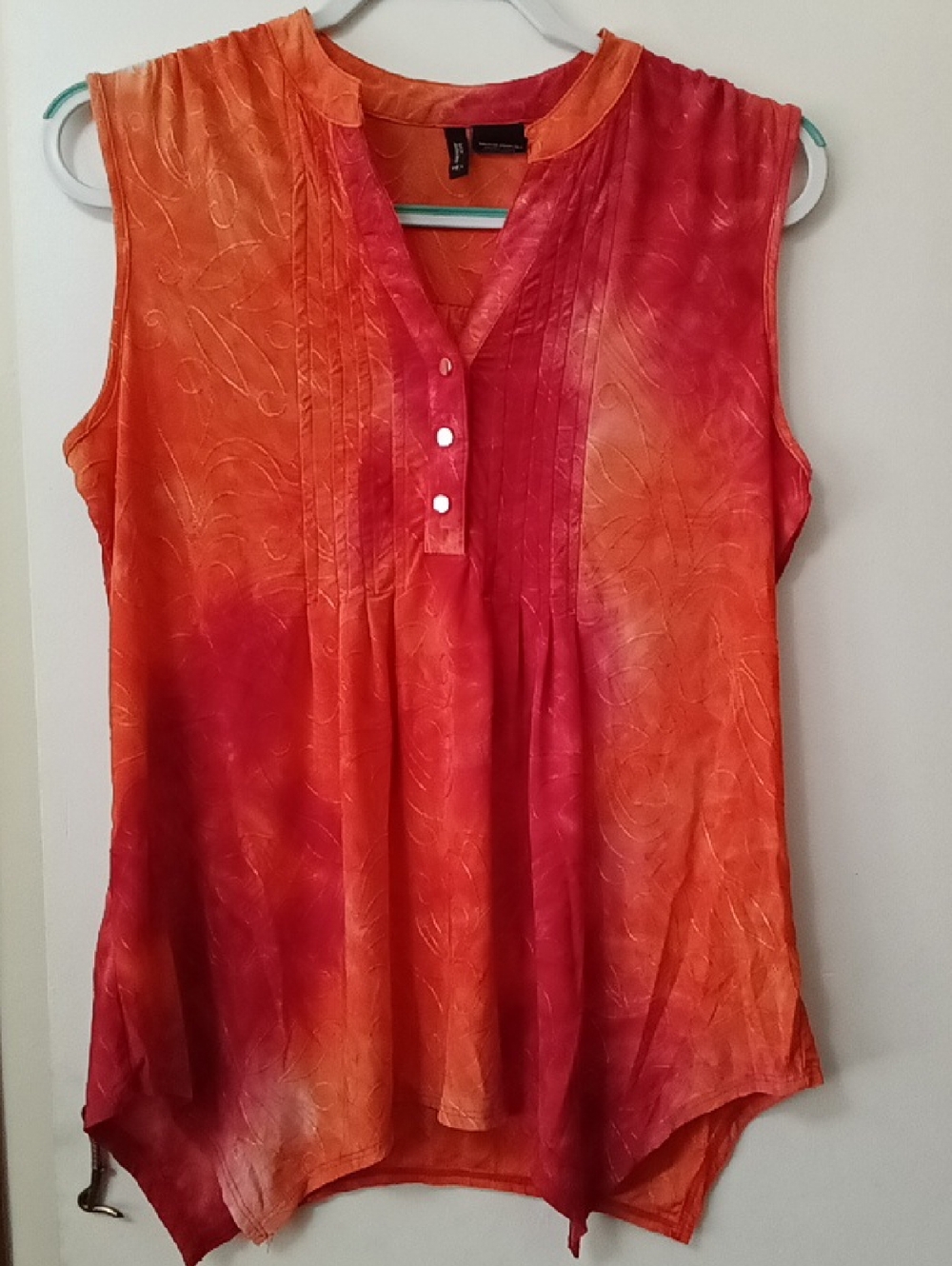 NEW DIRECTIONS Sleeveless Orange-Red Pintuck Henley Tank Top